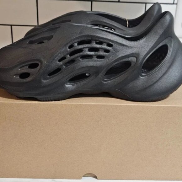 Adidas Yeezy Foam RNR Onyx HP8739 Men’s Size 11 Black Runner Slip On Shoes - Picture 4 of 7